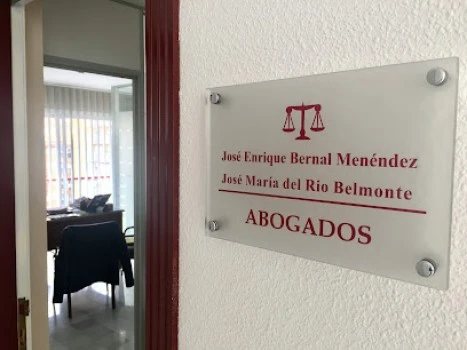 José Enrique Bernal Menendez. Abogado