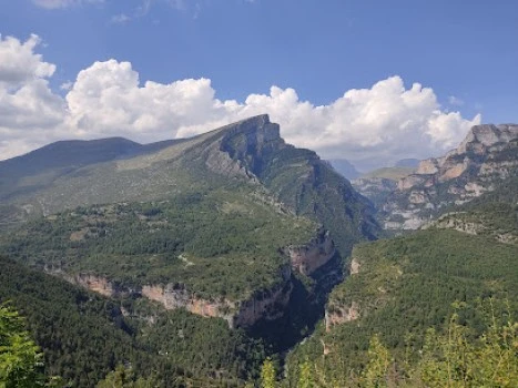 Viajes Pirineo Ainsa - Travel agency