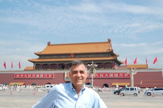 Javier Lozano Viajes Extraordinarios