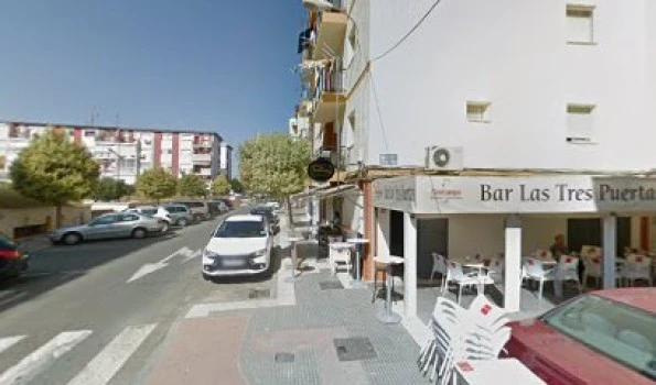 bar tres puertas