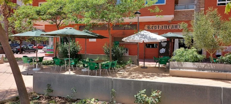 ASADERO LAS CURICAS y parque de bolas