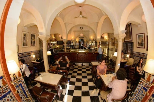 Cervecería Giralda Bar