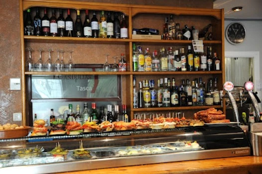 Candolias bar