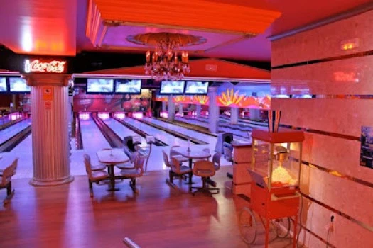 Cesars Bowling