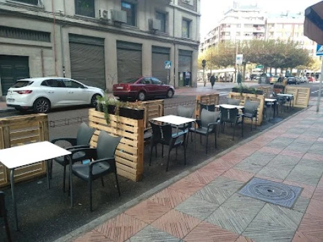CAfes. VInos. TApas. CA VI TA