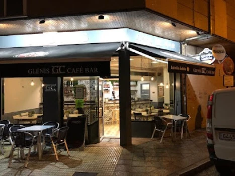 GLENIS CAFÉ BAR