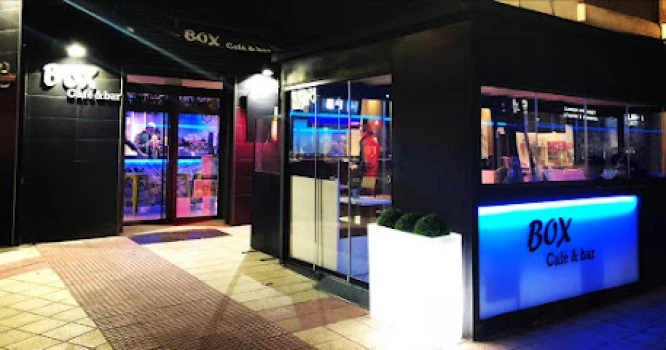 Box Café &amp; Bar