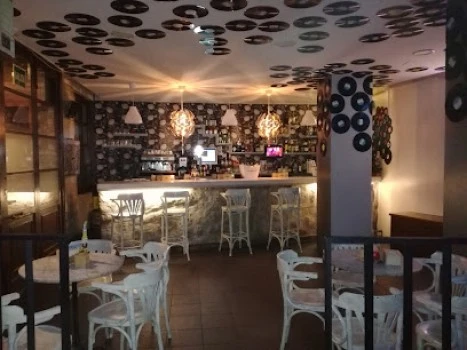 La Gramola Lounge Cafe