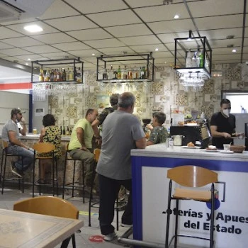 Estación de servicio CEPSA Café Bar San Martín