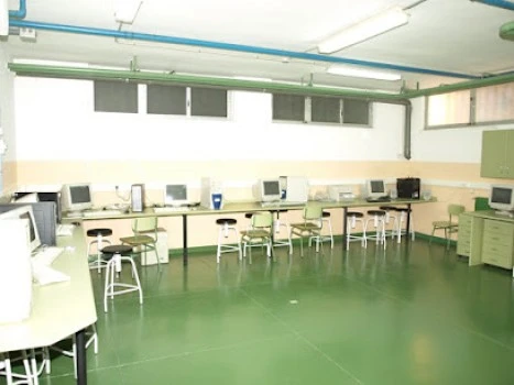 COLEGIO ARISTOS (CEIPS) EDUCACIÓN INFANTIL - PRIMARIA - SECUNDARIA (4 cursos)