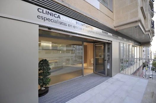 Clínica Dental Montserrat Gallego | Dentistas expertos en periodoncia e implantes dentales en Vigo