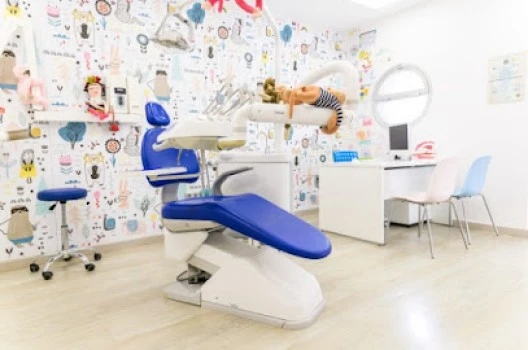 Dra. Carla Carolina Herrera Hernández, Dentista