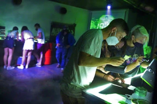 Plastic Robot / Juegos de Escape en Vivo