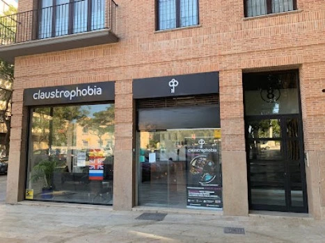 Claustrophobia escape rooms
