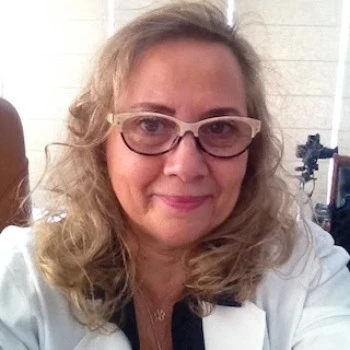 Dra. Isabel Rosas Alcantara, Ginecólogo
