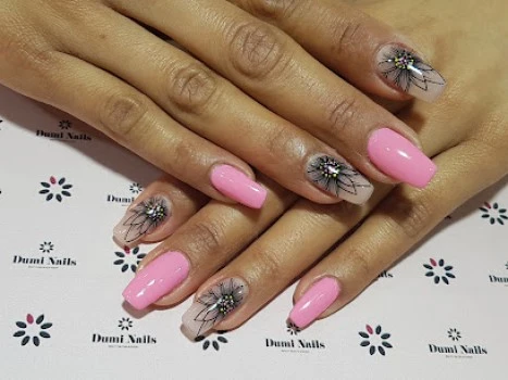 Dumi nails