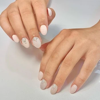 NATIVA nails