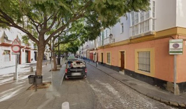 Transportes y Mudanzas Poli,S.L.