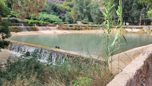 Piscinas naturales en la presa del rio jucar