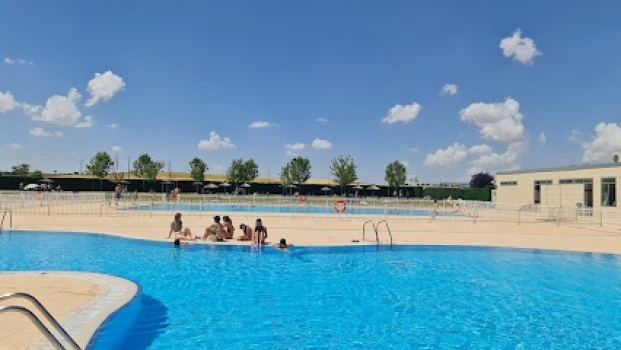 Piscinas Municipales de Castellanos de Moriscos
