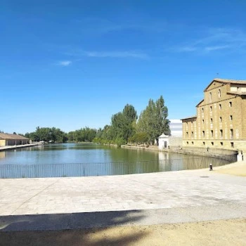 Dársena del Canal de Castilla en Medina de Rioseco