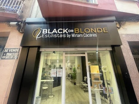 Black or blonde Estilistas by Miriam Cáceres