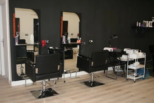 Peluqueria Low Cost mariano andres 83 leon
