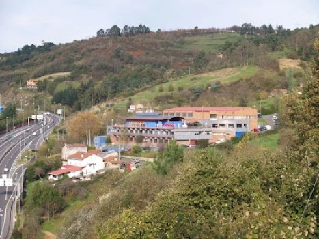 Otxarkoaga Prestakuntza-zentroa - Diego Berguices Eraikina