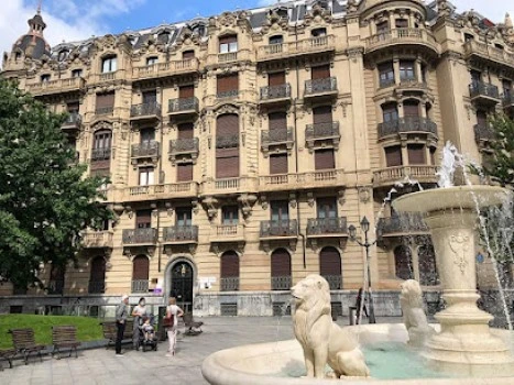 Centro Educativo Arangoya - Bachillerato y Ciclos Formativos