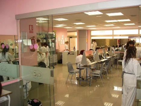 C&amp;C ACADEMIA CASANOVA (CIUDAD REAL). Academia de Peluquería, Barbería y Estética.