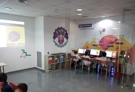Algorithmics Huelva. Escuela de programación para niños/as y jóvenes de 5 a 18 años