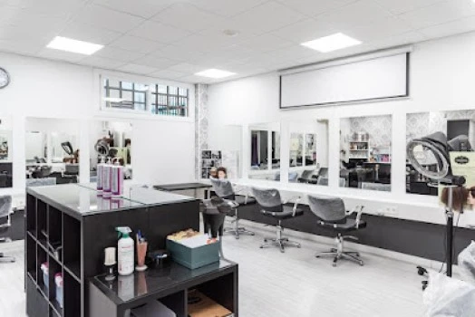 Centro de Formación de Estética y Peluquería Domeka Vera