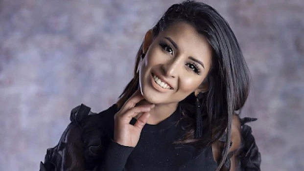 Carolina Alvarado International Makeup Academy ???? Academy Make Up | Depilación con Hilo y Extensio