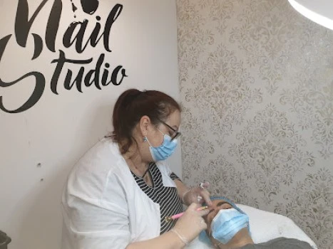 Cursos uñas Claudia Matielli